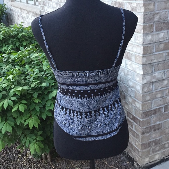 🤍Aztec Pattern Crop Top🤍🖤🤍 - Picture 2 of 2